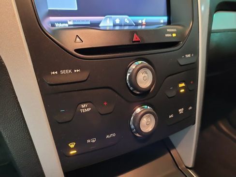 Used 2014 Ford Explorer XLT w/ Equipment Group 202A image 31