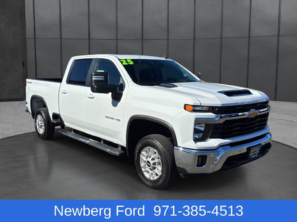 Used 2025 Chevrolet Silverado 2500 LT w/ Safety Package AWD/4WD image 3