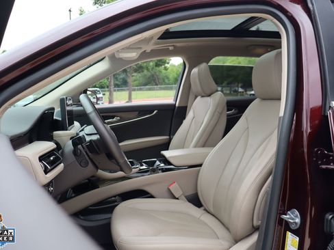 Used 2023 Lincoln Nautilus Reserve AWD/4WD image 10