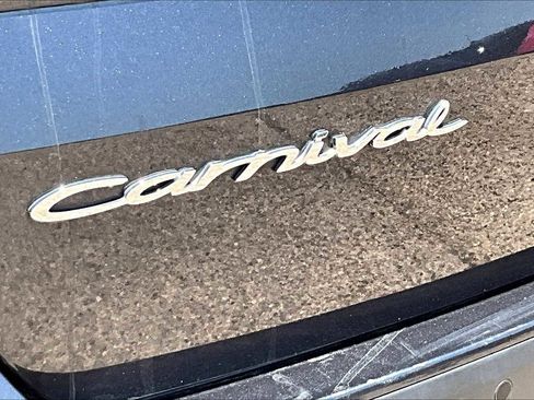 Used 2022 Kia Carnival SX Prestige image 32