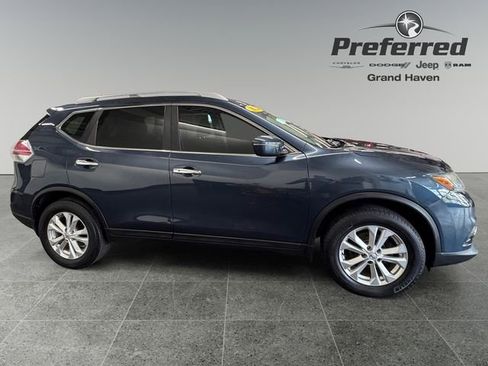 Used 2016 Nissan Rogue SV FWD image 8
