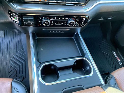 Used 2024 Chevrolet Silverado 2500 High Country w/ High Country Premium Package image 19