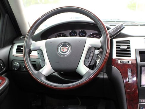 Used 2007 Cadillac Escalade EXT w/ Information Package image 19