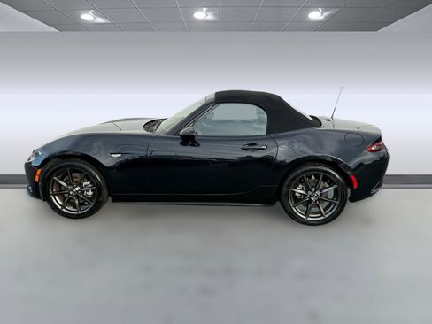 Used 2021 MAZDA MX-5 Miata Sport image 2