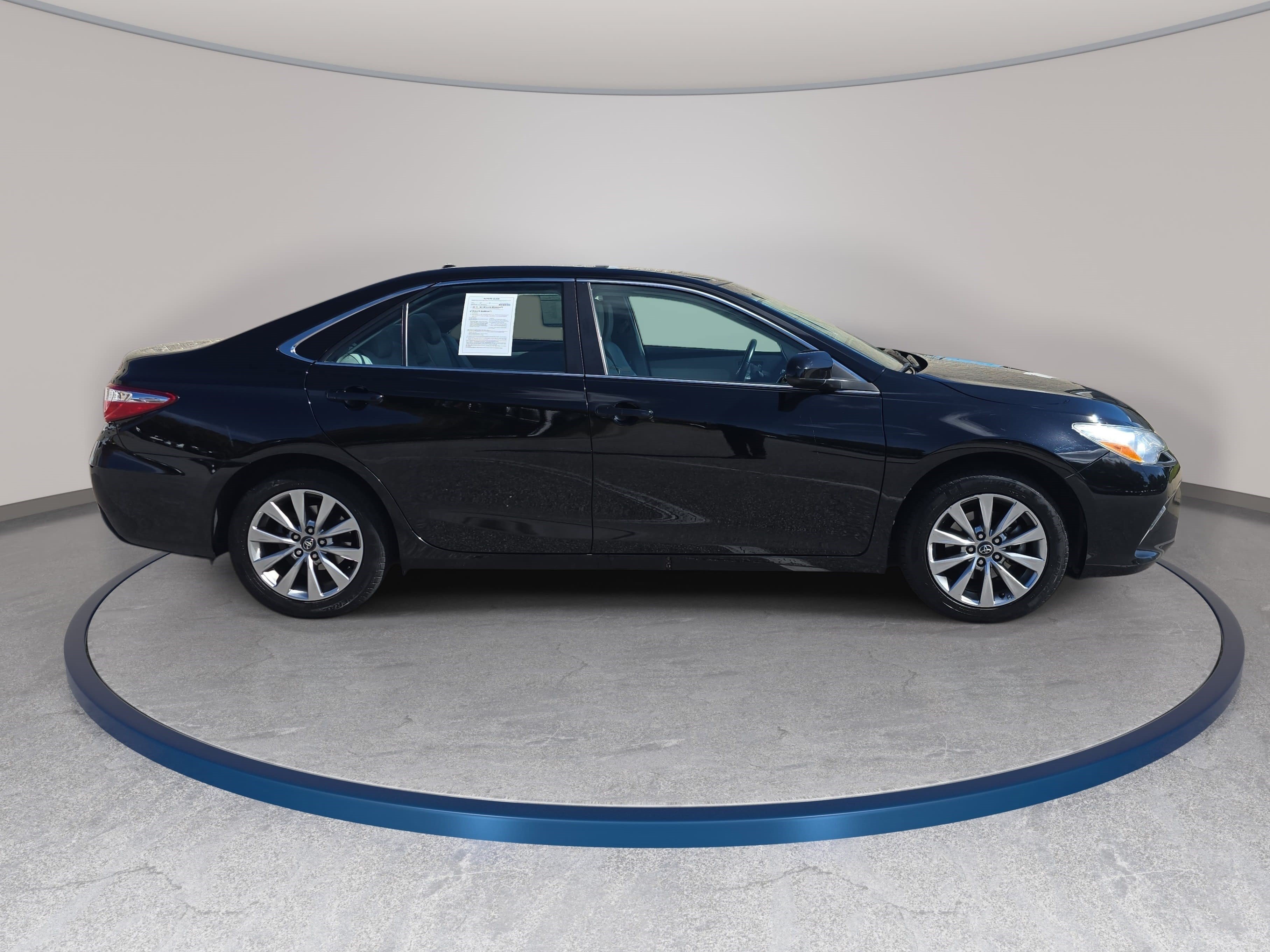 Used 2016 Toyota Camry XLE w/ Moonroof Package FWD image 4