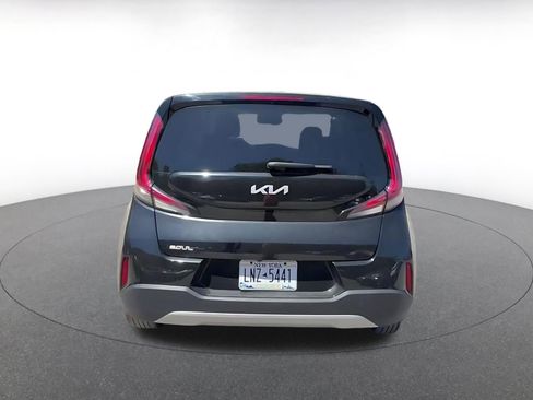 Used 2025 Kia Soul LX w/ LX Technology Package FWD image 12