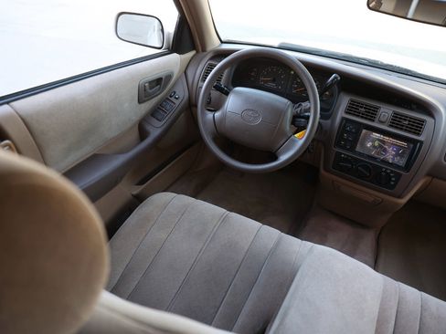 Used 1996 Toyota Avalon XL image 20