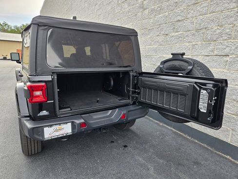 Used 2020 Jeep Wrangler Unlimited Sahara AWD/4WD image 39
