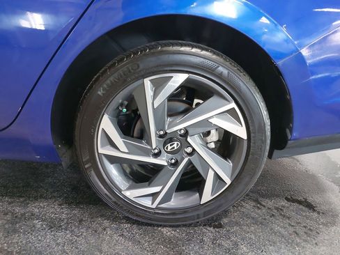 Used 2025 Hyundai Elantra Sport FWD image 32