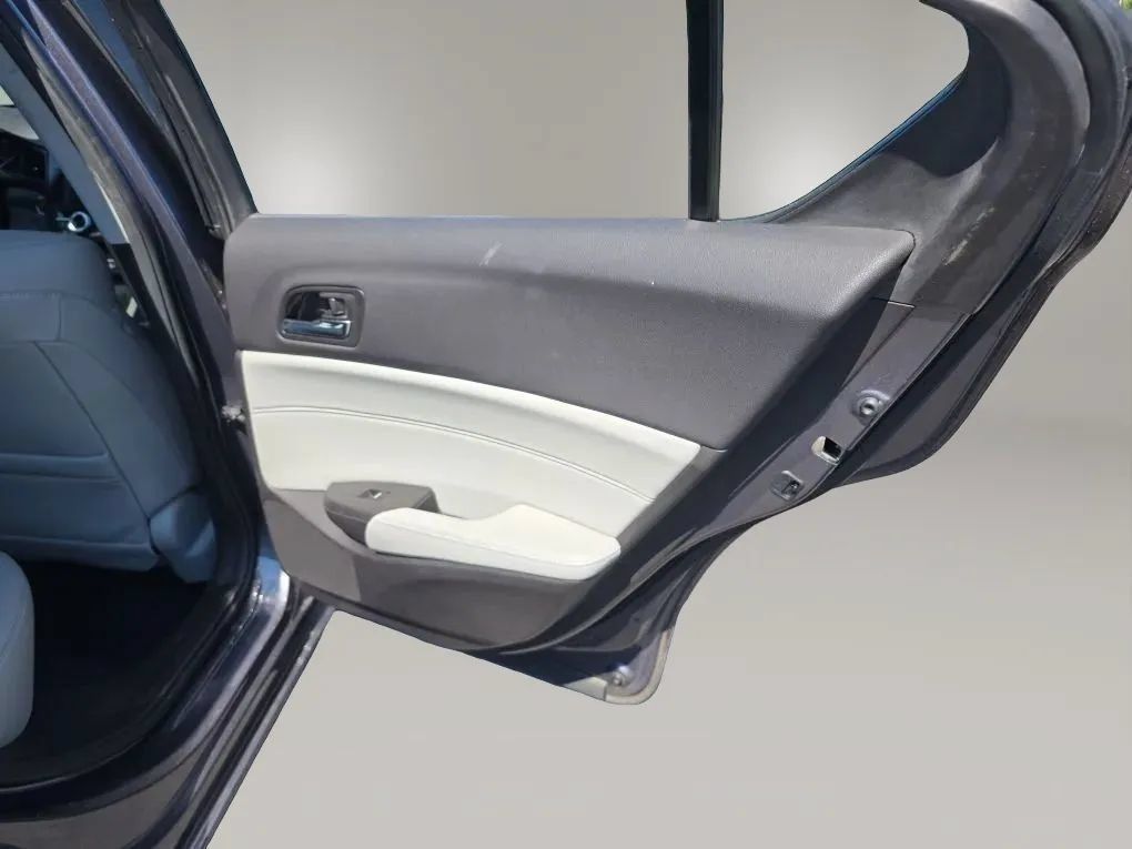 Used 2017 Acura ILX FWD image 43