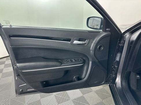 Used 2019 Chrysler 300 S AWD/4WD image 17