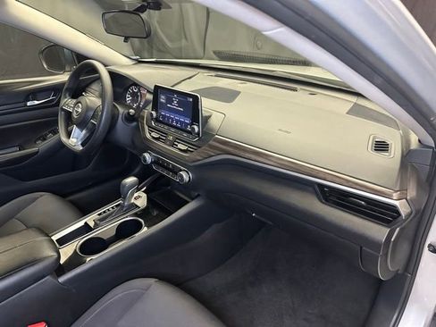 Used 2024 Nissan Altima 2.5 SV FWD image 17