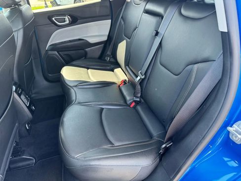 Used 2022 Jeep Compass Limited image 5