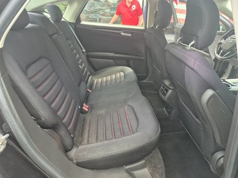 Used 2013 Ford Fusion SE FWD image 17