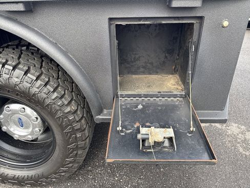 Used 2017 Ford F350 Lariat w/ Chrome Package image 15