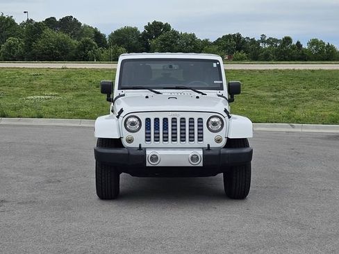 Used 2018 Jeep Wrangler Unlimited Sahara w/ Connectivity Group AWD/4WD image 2
