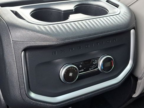 Used 2025 Ford Expedition Active image 11