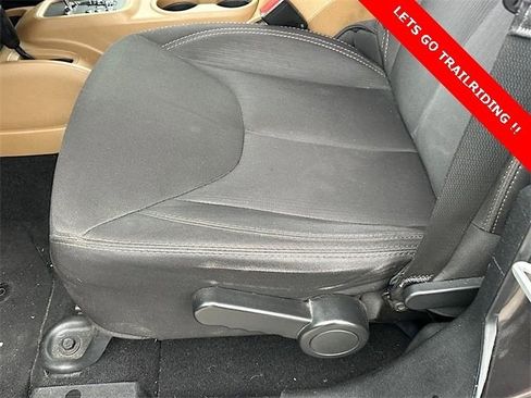 Used 2014 Jeep Wrangler Unlimited Sahara image 15