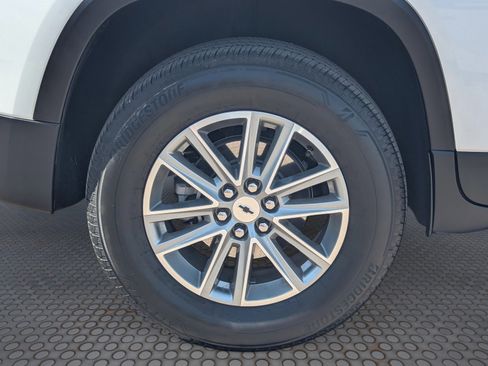 Used 2023 Chevrolet Traverse LT image 10