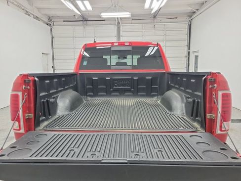 Used 2016 RAM 1500 Laramie AWD/4WD image 9