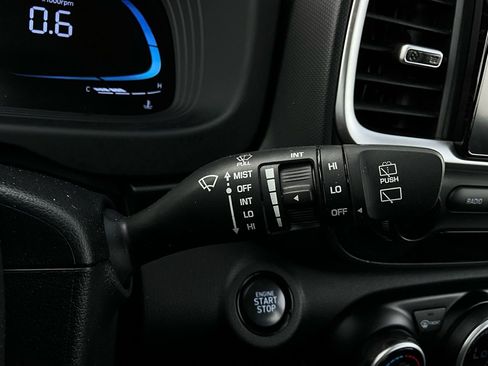 Used 2025 Hyundai Venue SEL image 37