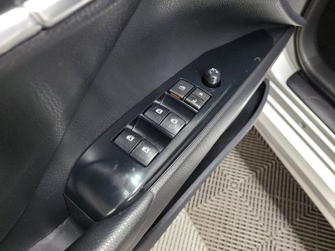 Used 2018 Toyota Camry SE image 27