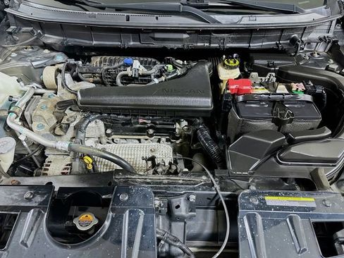 Used 2018 Nissan Rogue SV w/ Premium Package image 30