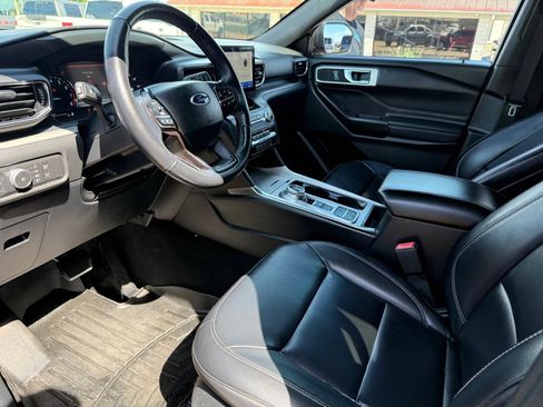 Used 2020 Ford Explorer XLT w/ Equipment Group 202A image 14