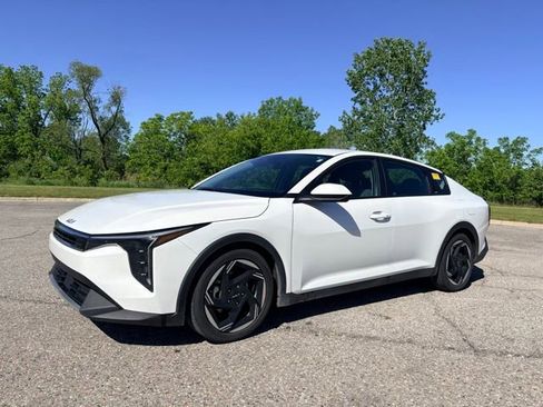 Used 2025 Kia K4 EX FWD image 1