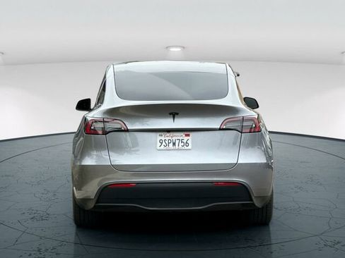Used 2025 Tesla Model Y Long Range RWD image 5