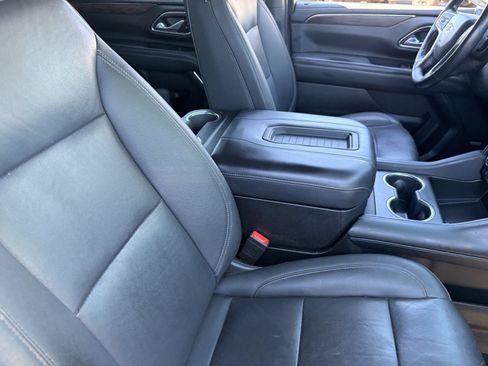 Used 2022 Chevrolet Tahoe Z71 w/ Luxury Package AWD/4WD image 10