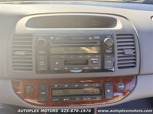 Used 2004 Toyota Camry XLE FWD image 10