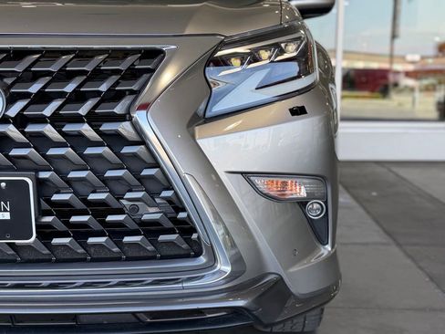 Used 2021 Lexus GX 460 Luxury w/ Sport Design Package AWD/4WD image 5
