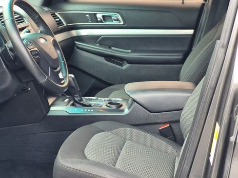 Used 2017 Ford Explorer XLT FWD image 15
