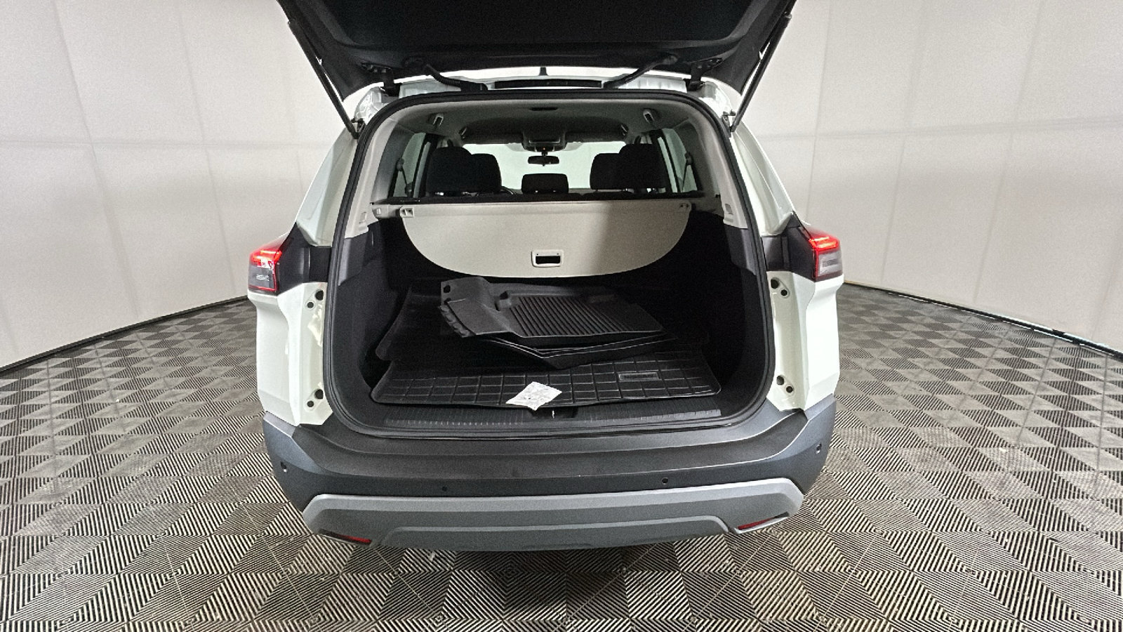 Used 2023 Nissan Rogue S AWD/4WD image 33