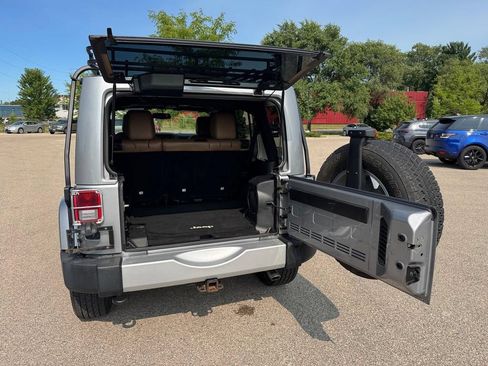Used 2013 Jeep Wrangler Unlimited Sahara w/ Dual Top Group AWD/4WD image 6