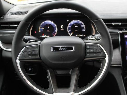 New 2025 Jeep Grand Cherokee L Limited w/ Luxury Tech Group II image 12