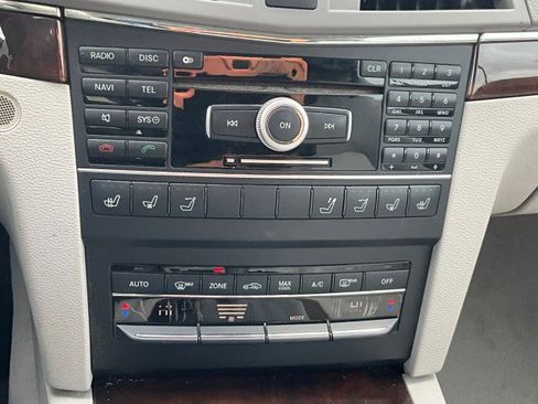 Used 2011 Mercedes-Benz E 350 Cabriolet image 28