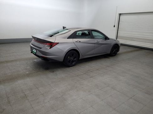 Used 2023 Hyundai Elantra SEL w/ Preferred Accessory Package FWD image 10
