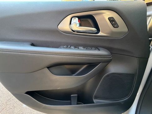 New 2026 Chrysler Pacifica Select image 26