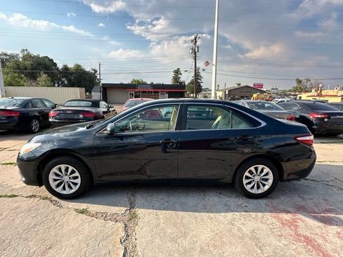 Used 2017 Toyota Camry LE FWD image 4
