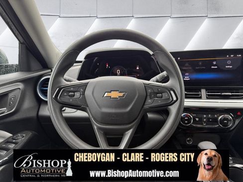 Used 2025 Chevrolet Trax LT image 22