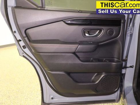 Used 2025 Honda Pilot TrailSport image 38