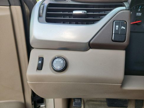 Used 2015 Chevrolet Suburban LS RWD image 22