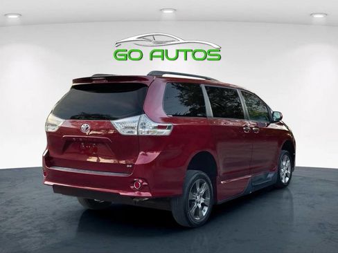 Used 2014 Toyota Sienna SE image 6
