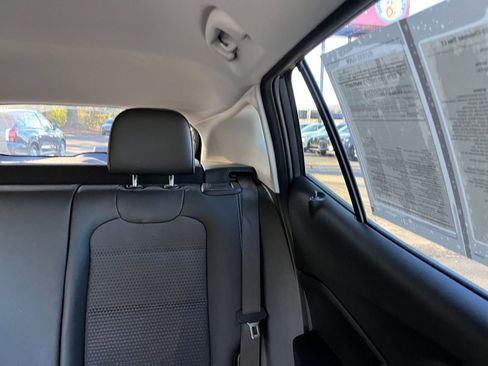 Used 2025 Chevrolet Trax LT w/ LT Convenience Package image 36