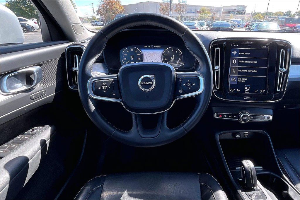 Used 2019 Volvo XC40 T5 Momentum AWD/4WD image 5