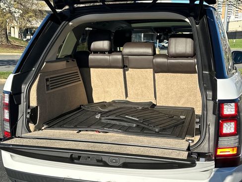 Used 2016 Land Rover Range Rover HSE image 17