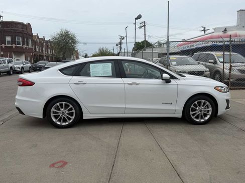 Used 2019 Ford Fusion SE FWD image 4