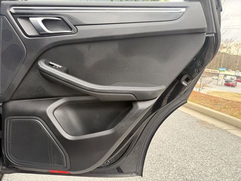 Used 2018 Porsche Macan Sport Edition image 45